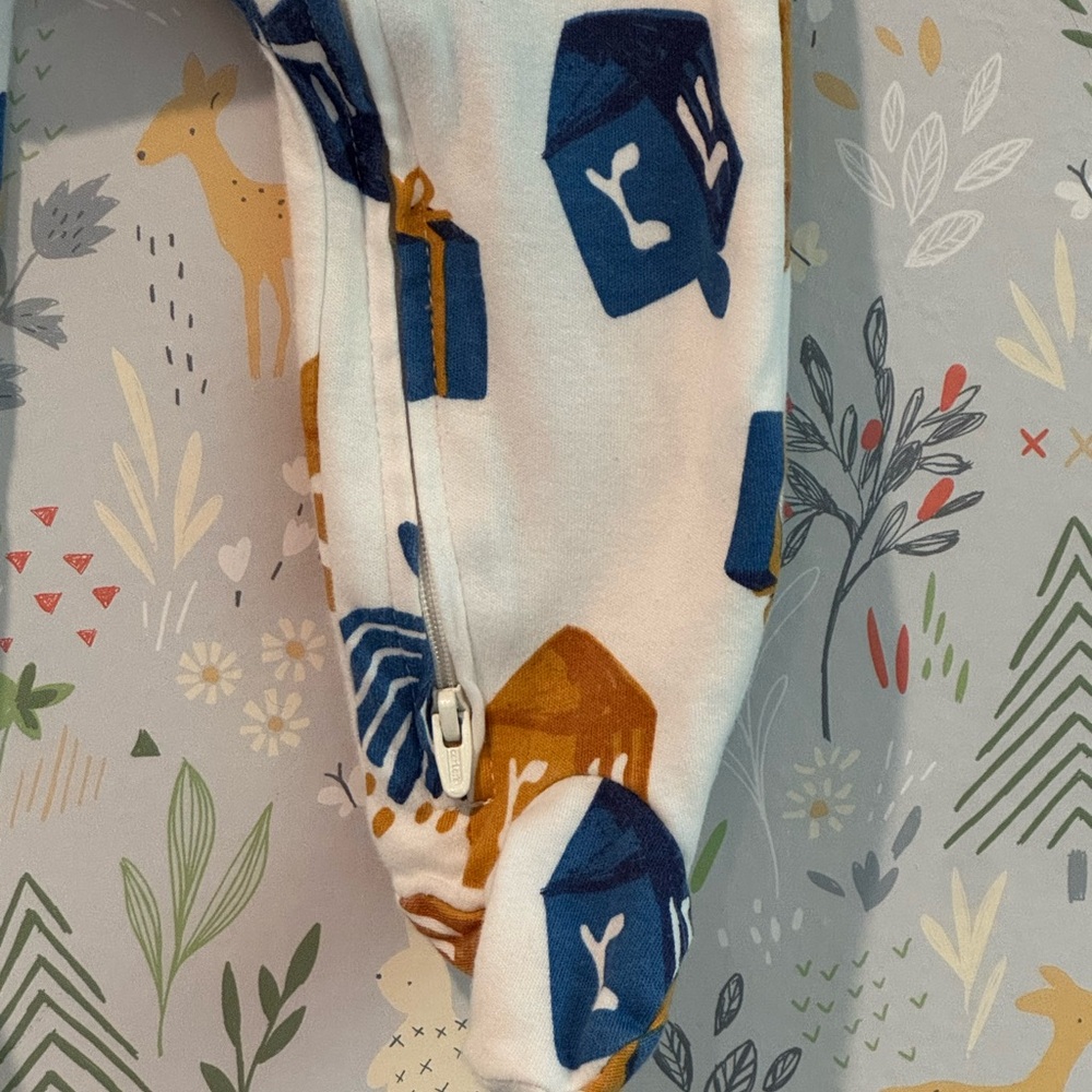Carter’s 6-9 Month Double Zip Footie Hanukkah Pajamas - Picture 11 of 12